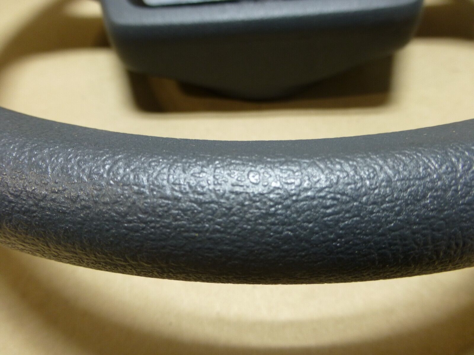 MRAP RG31 STEERING WHEEL R0029172 BJS988 10088494 , 2530-01-552-5710 | Genuine FMTV Replacement Parts, LMTV Parts For Sale and Military Surplus Medium Tactical Vehicle Parts &amp; Components