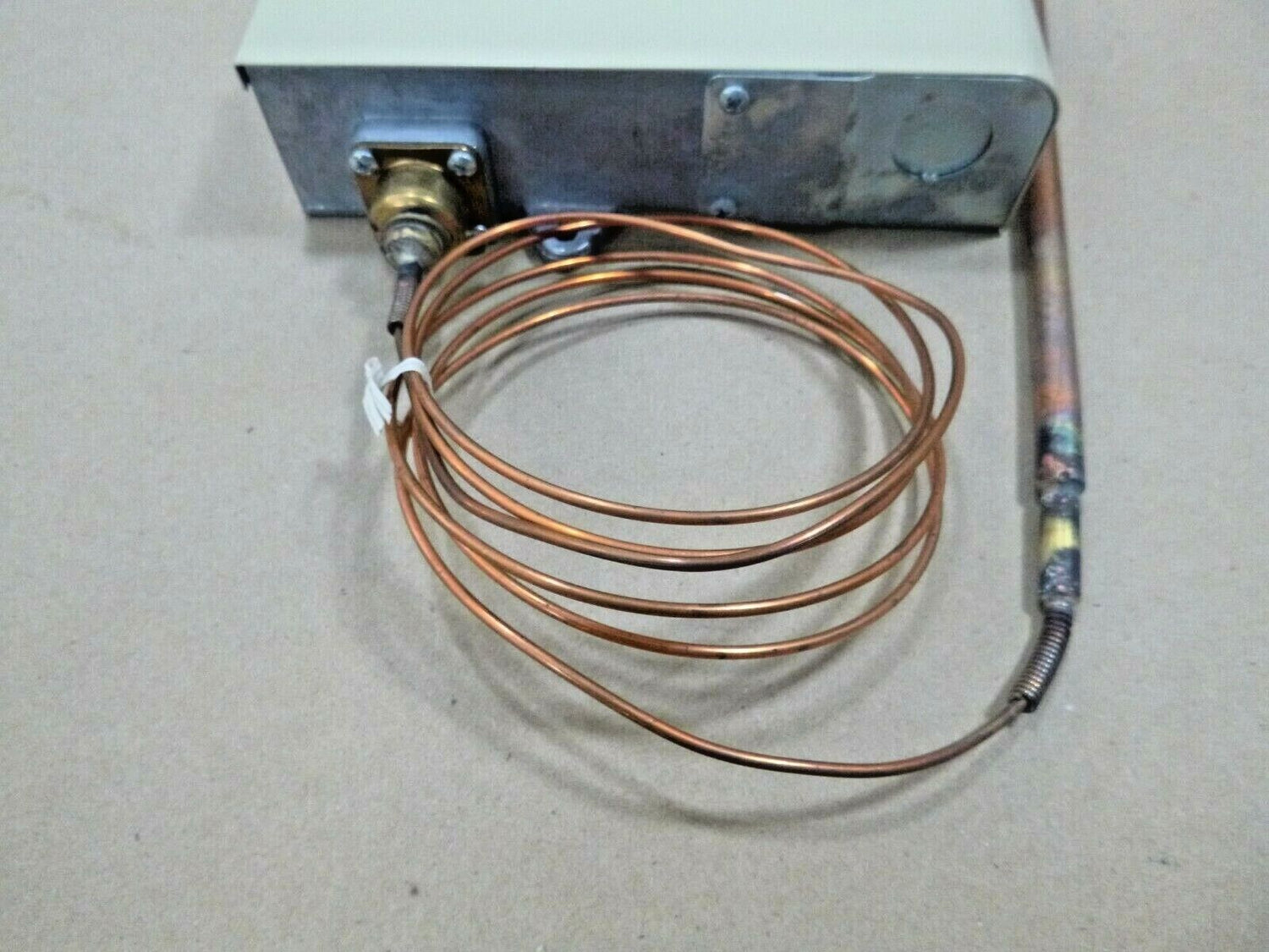 New Barber Coleman TC-282-174 Three Stage Thermostat w/ Remote Bulb 10F to 90F | Industrial MRO Replacement Parts, Manufacturing Machine Parts &amp; Components, Heavy Equipment Parts Supplier