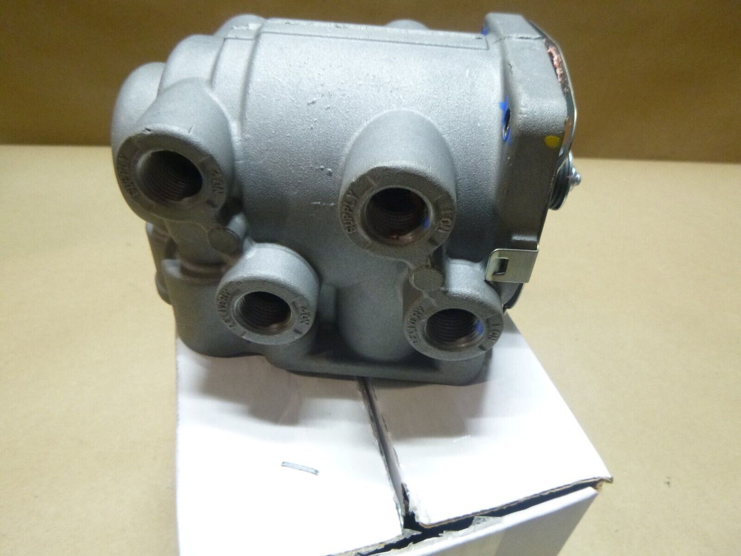 New Bendix K096213 E-7 Dual Foot Brake Valve w/ K102832 Pedal Assembly | Replacement Truck Parts, Trailer Accessories, Automobile Supplies, Car Parts &amp; Accessories