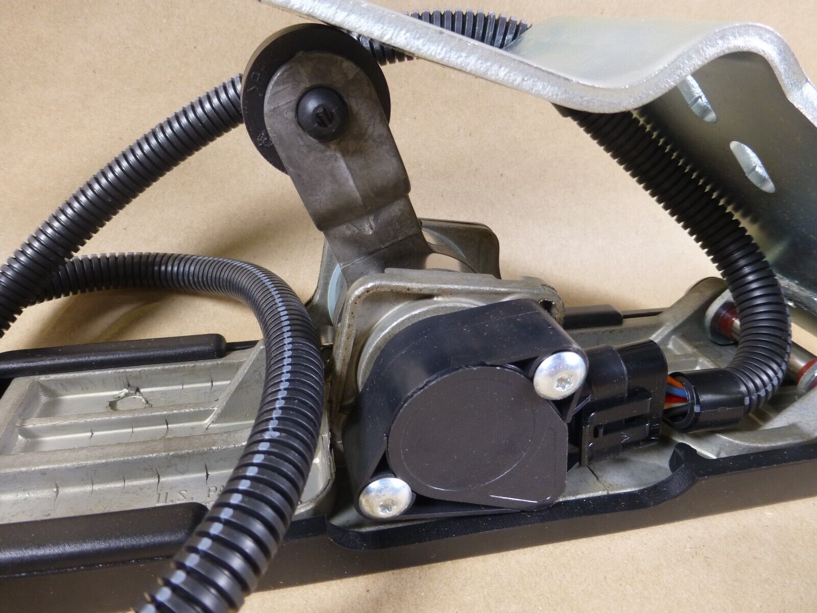 NEW OEM Detroit Diesel 3500972C91 Pedal Fits International R0087580 | Replacement Truck Parts, Trailer Accessories, Automobile Supplies, Car Parts &amp; Accessories