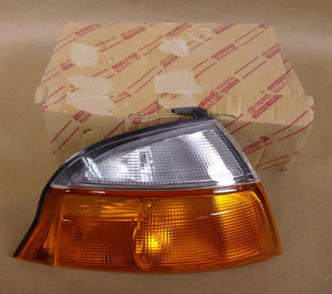 New OEM Toyota 81510 - 26100 Right Turn Signal Lamp Light Indicator RH Hiace 99 - 06 - Royal Equipment Toyota