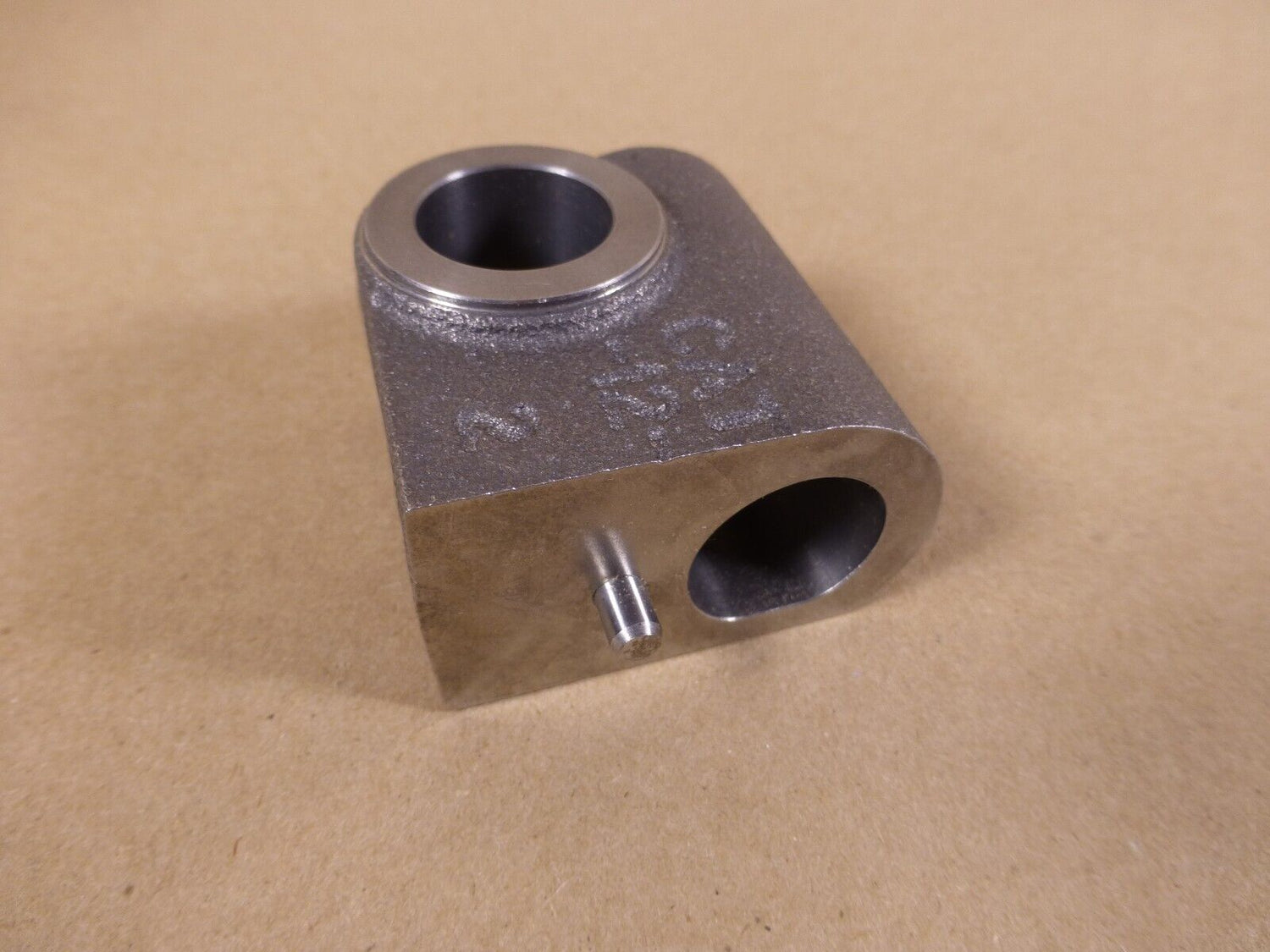 OEM CAT 8S-1499 Bracket For CP-643 CP-653 CS-643 CS-653 920 930 930R 930T 936 | Industrial Tractor Parts Supplier and Surplus Tractor Parts &amp; Accessories