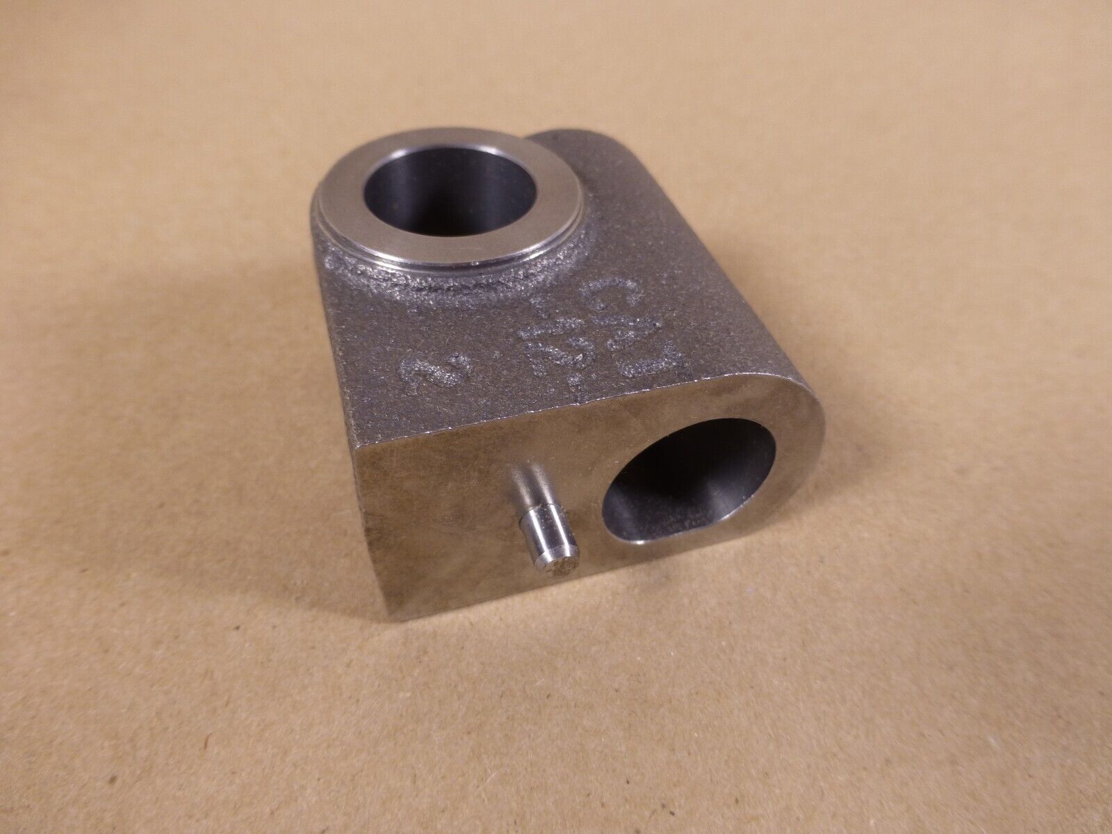 OEM CAT 8S-1499 Bracket For CP-643 CP-653 CS-643 CS-653 920 930 930R 930T 936 | Industrial Tractor Parts Supplier and Surplus Tractor Parts &amp; Accessories