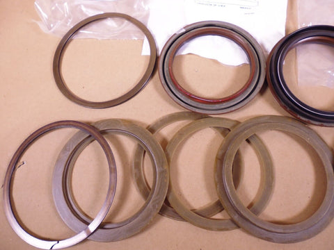 Oshkosh 4149676 PLS A1 Hub Seal Kit LH & RH A88900213 , 3120 - 01 - 649 - 5454 - Royal Equipment OSHKOSH